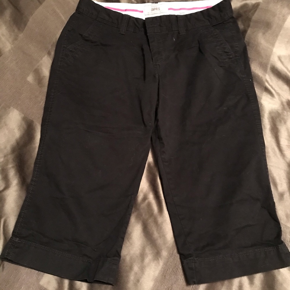Black capris